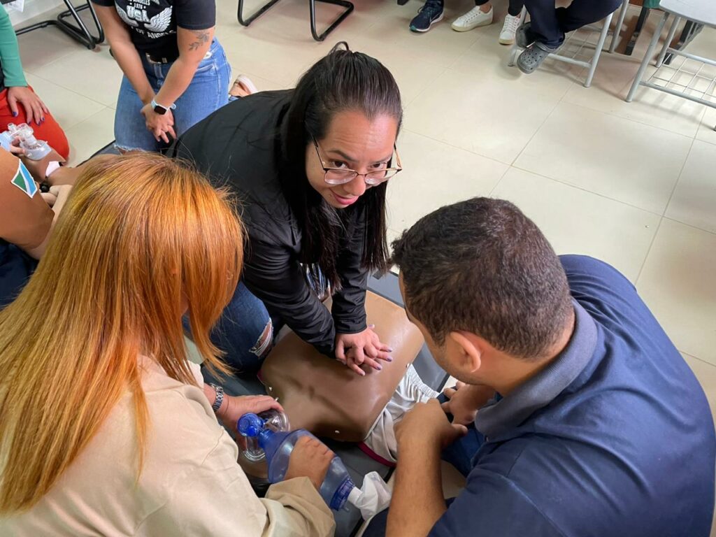 Em parceria com o Corpo de Bombeiros Militar, equipe do Hospital Darci João Bigaton recebe capacitação.