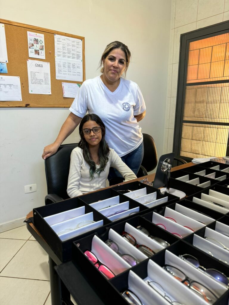 Saúde já entregou mais de 340 óculos de grau para famílias de baixa renda no município
