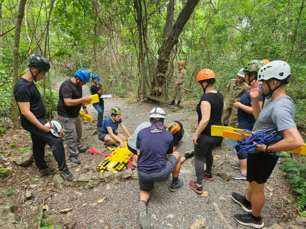 Guias de turismo e colaboradores da Gruta recebem treinamento sobre Transtorno do Espectro Autista - TEA