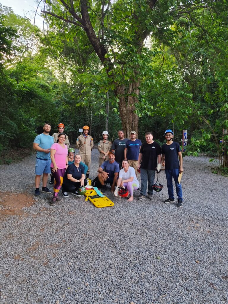 Guias de turismo e colaboradores da Gruta recebem treinamento sobre Transtorno do Espectro Autista - TEA