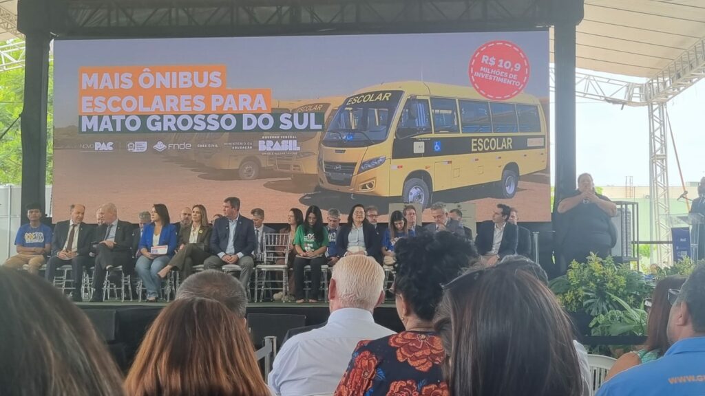 Bonito recebe ônibus escolar por meio do programa Caminho da Escola