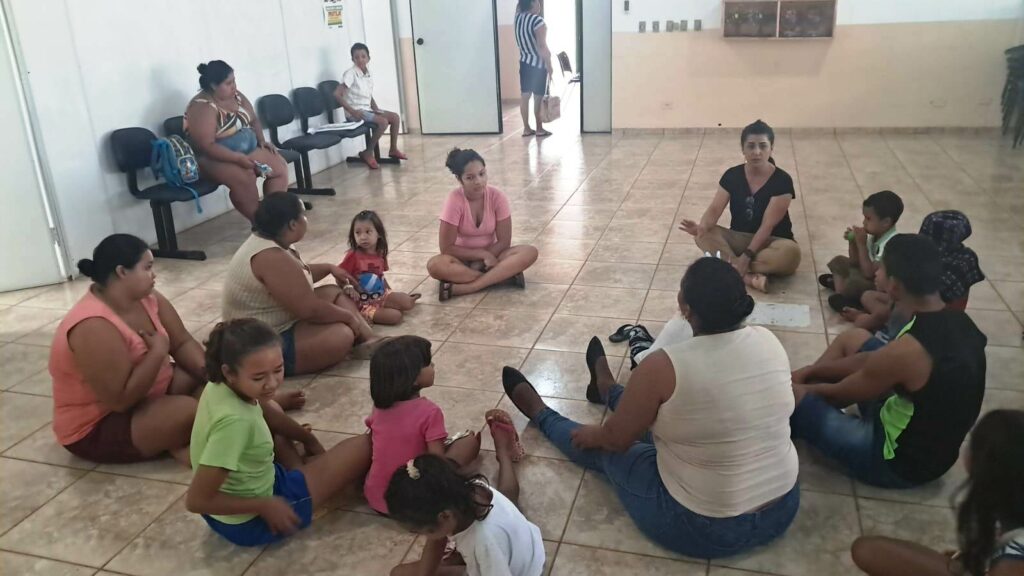 CRAS promove oficinas de produção de máscaras de Carnaval com crianças, mulheres e idosos